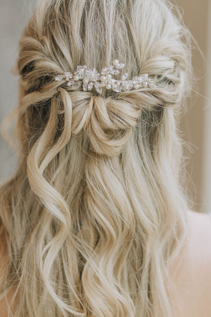 Pearl Blossom Veil Comb
